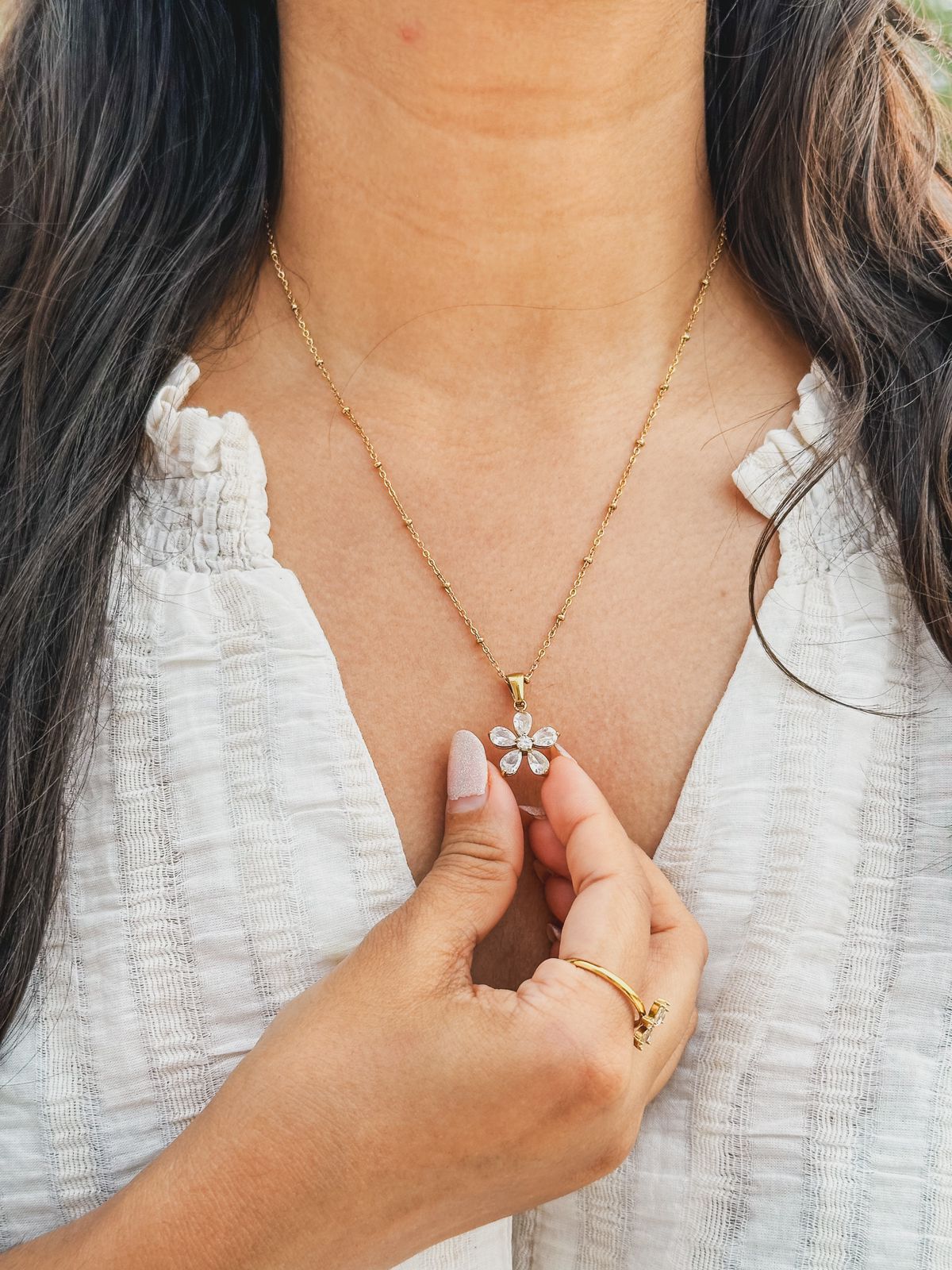 18kt Gold Plated Rolo Chain Dainty Daisy Flower Pendant Necklace